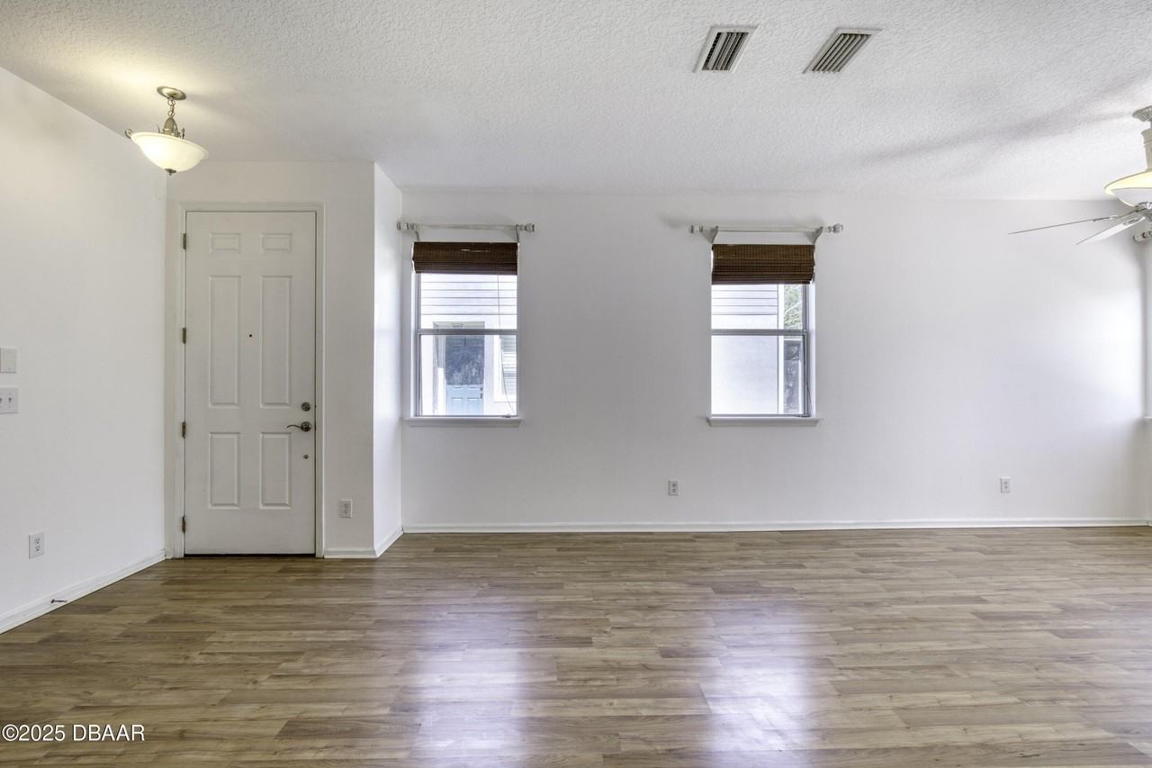 637 Mount Olympus Blvd - Photo 7 of 48