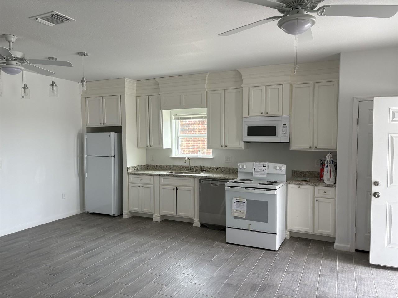 307 Rosalinda Dr #2 - Photo 2 of 9