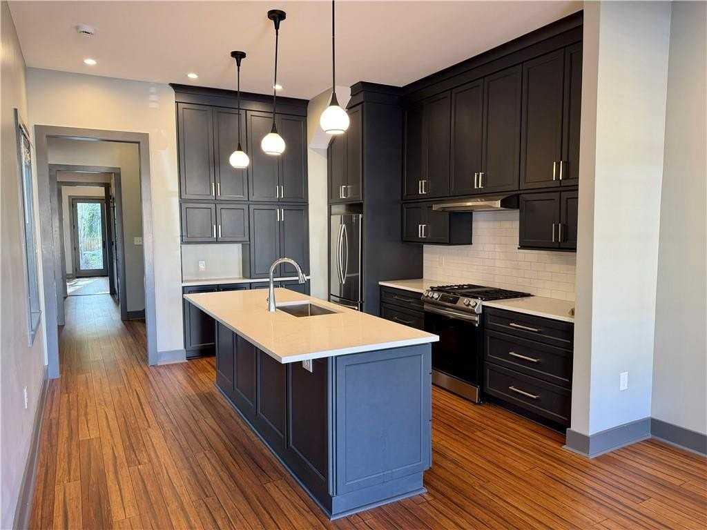 824 6th St - Photo 3 of 38