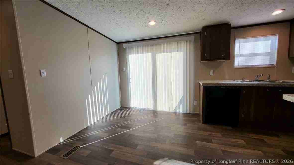 4224 Meadow Rd - Photo 4 of 14