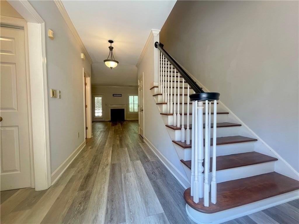 1160 Windsor Pkwy Apt 8 - Photo 2 of 35