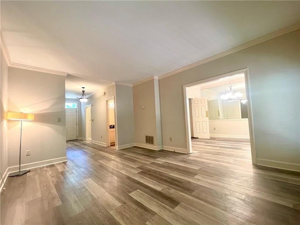 1160 Windsor Pkwy Apt 8 - Photo 4 of 35