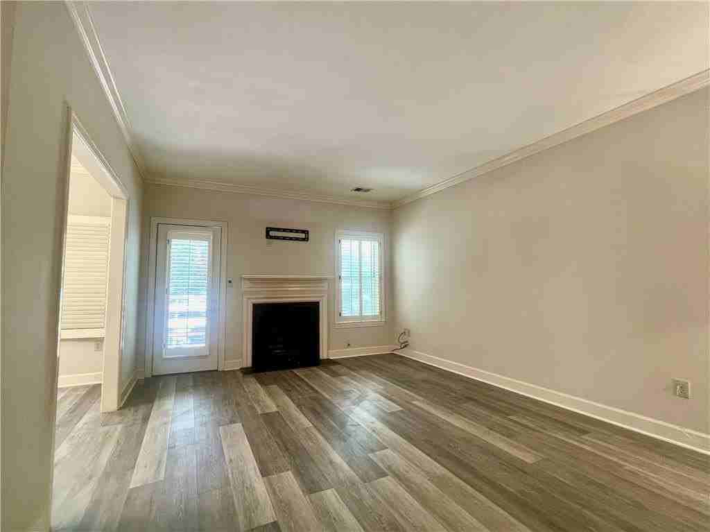 1160 Windsor Pkwy Apt 8 - Photo 6 of 35