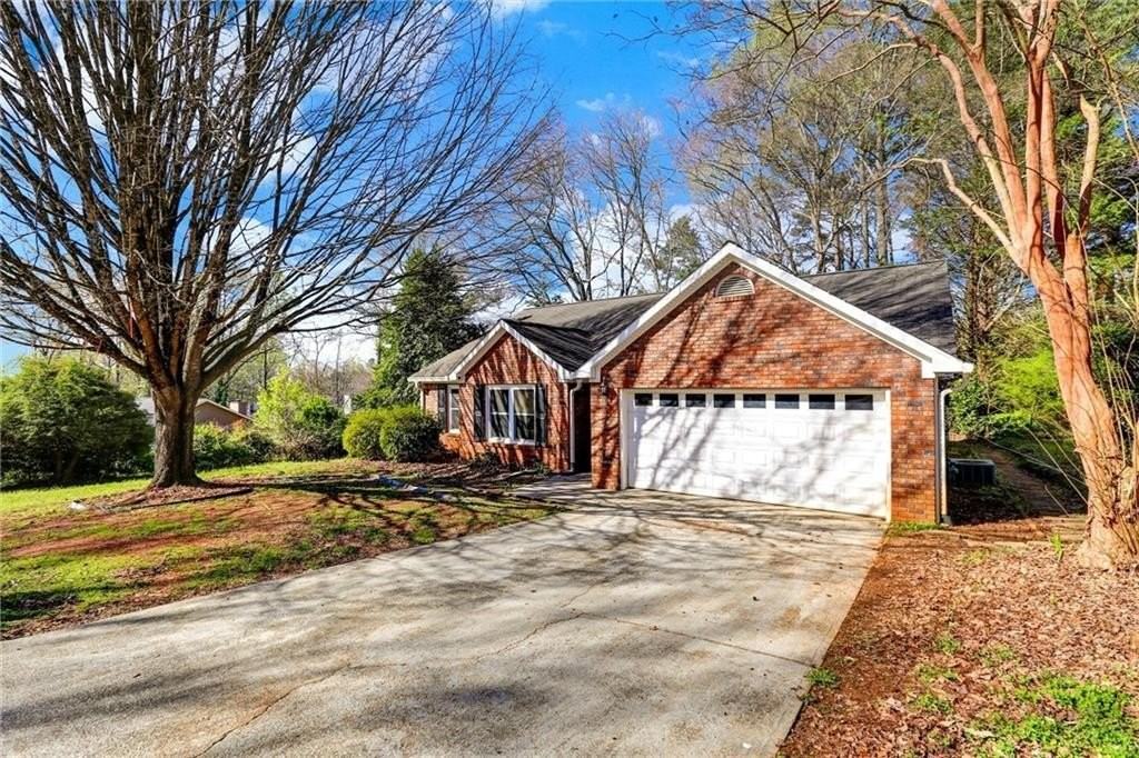 1262 Bailing Dr - Photo 2 of 35