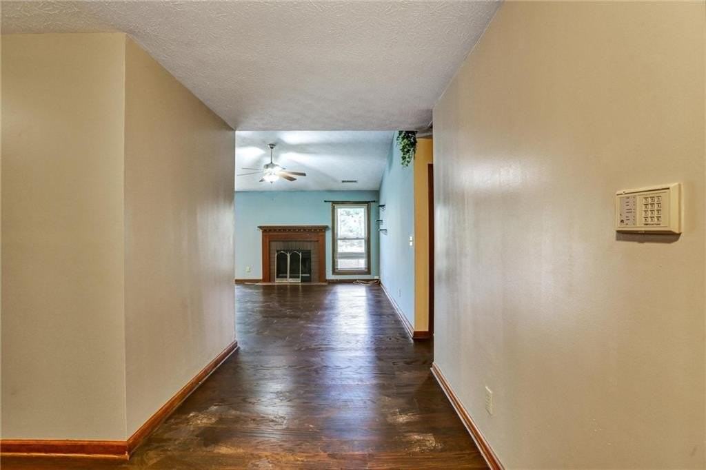 1262 Bailing Dr - Photo 5 of 35