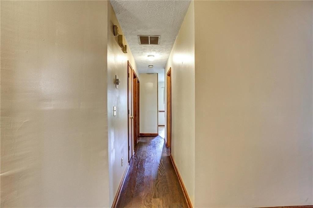 1262 Bailing Dr - Photo 6 of 35