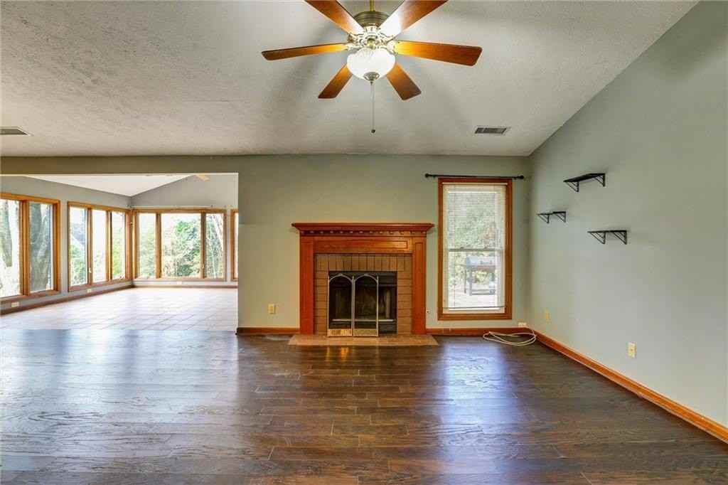 1262 Bailing Dr - Photo 7 of 35