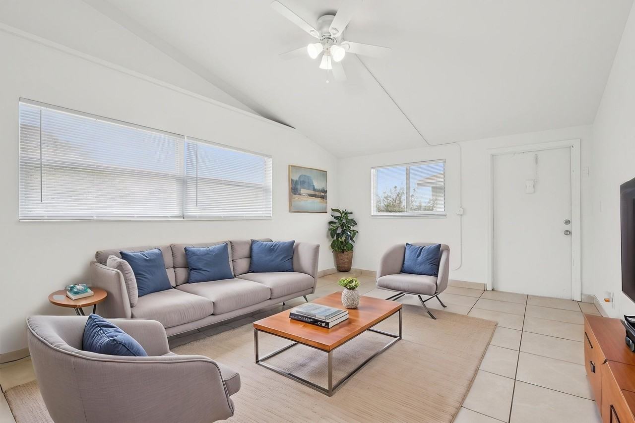Azure Villas Apartments - Photo 3 of 25