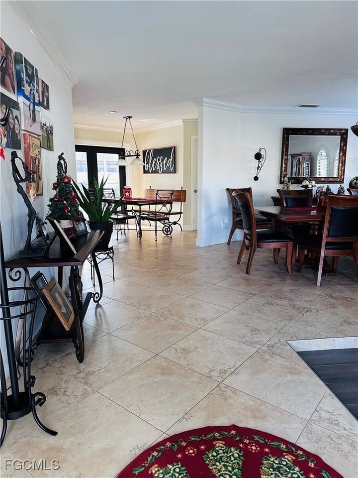 3766 Se 6th Ave - Photo 7 of 19