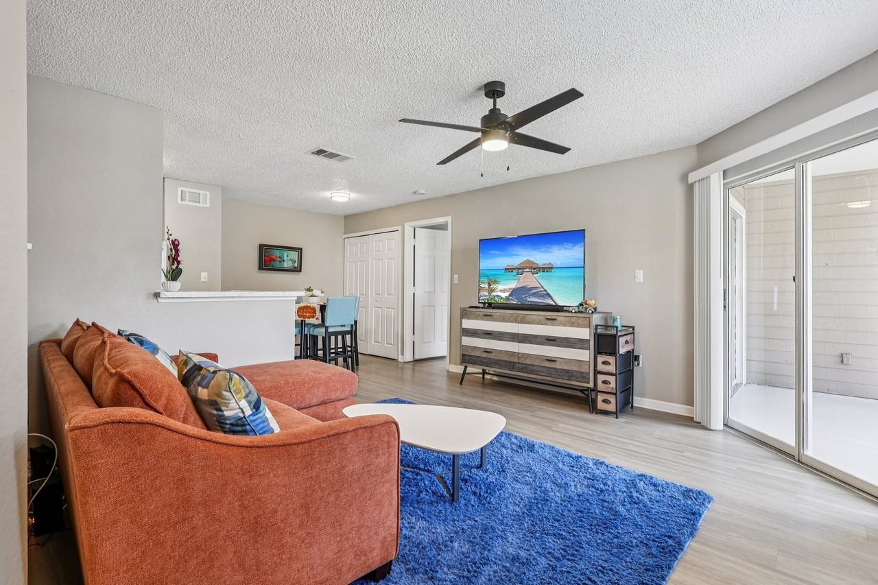 Laguna Place Apartments - Photo 2 of 25