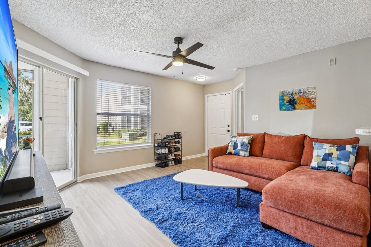 Laguna Place Apartments - Photo 3 of 25
