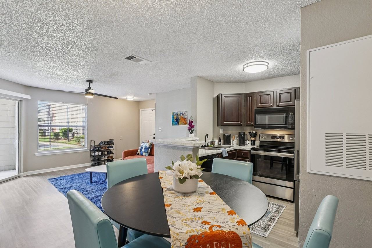 Laguna Place Apartments - Photo 4 of 25