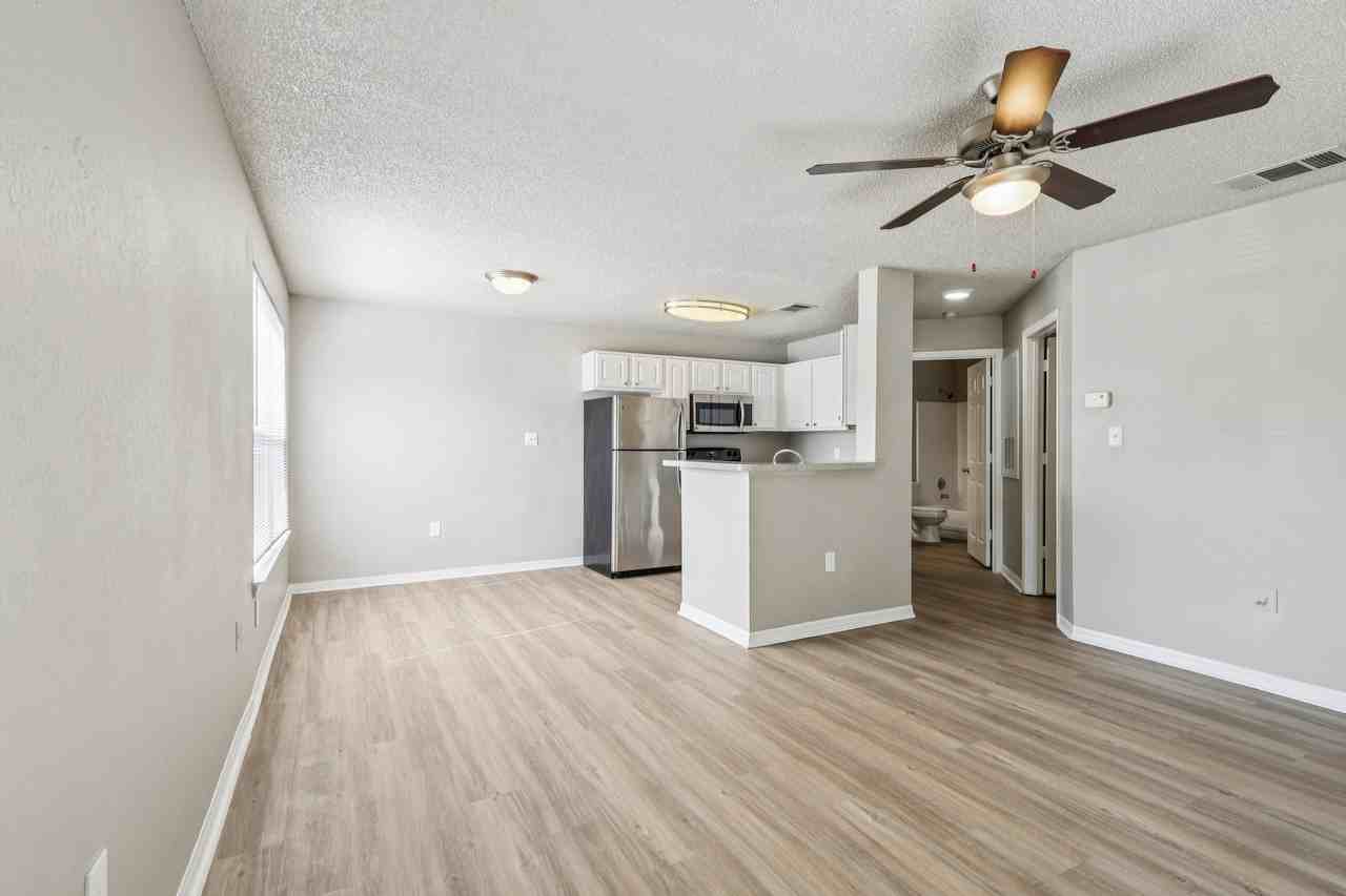 Laguna Place Apartments - Photo 5 of 25