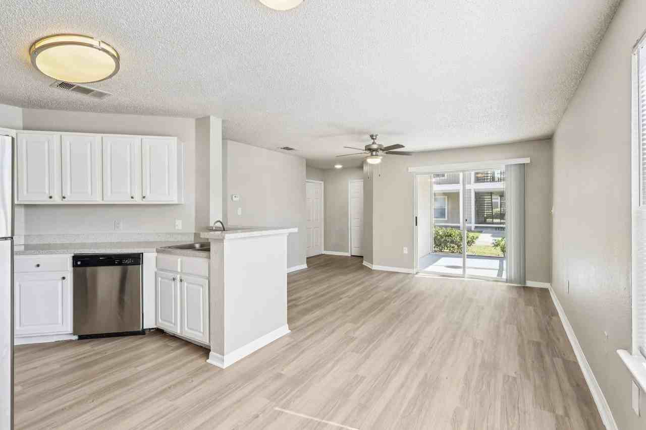 Laguna Place Apartments - Photo 6 of 25