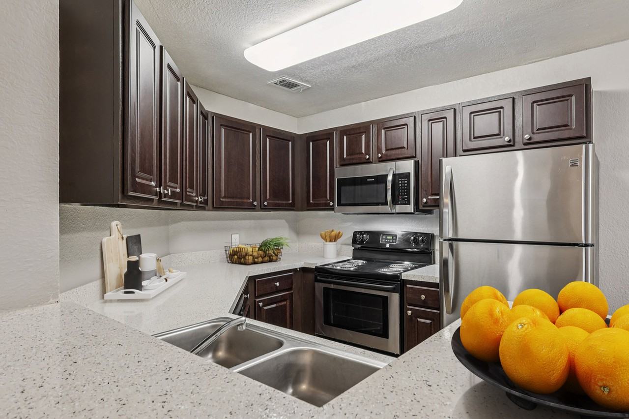 Laguna Place Apartments - Photo 7 of 25