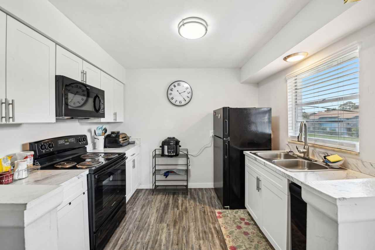 Roselea Manor Apartments - Photo 6 of 12