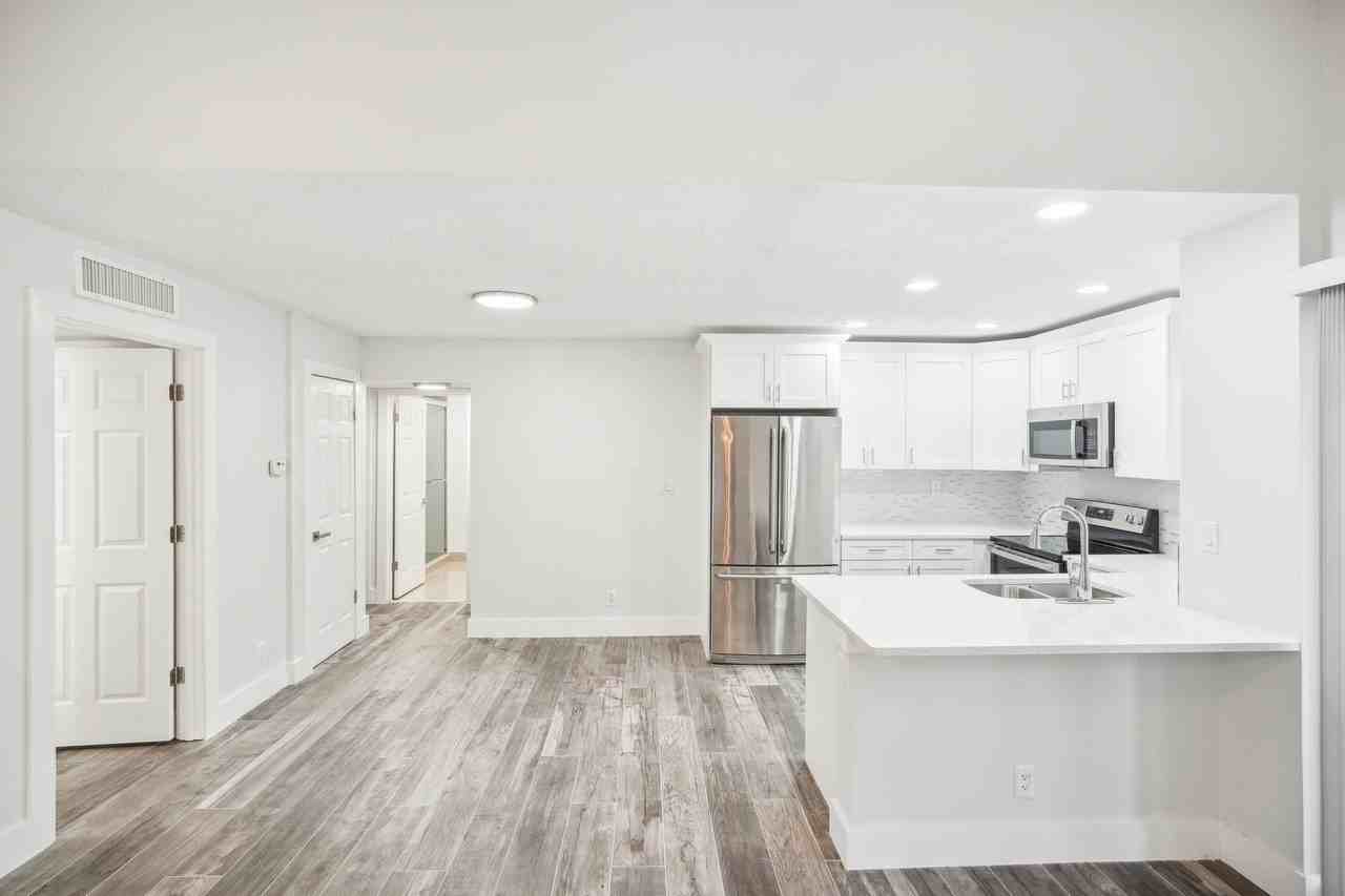 South Bay Apartments - Photo 4 of 21