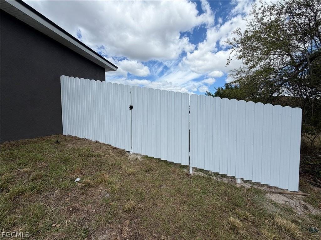 723 Ivan Ave S Unit 723 - Photo 4 of 48