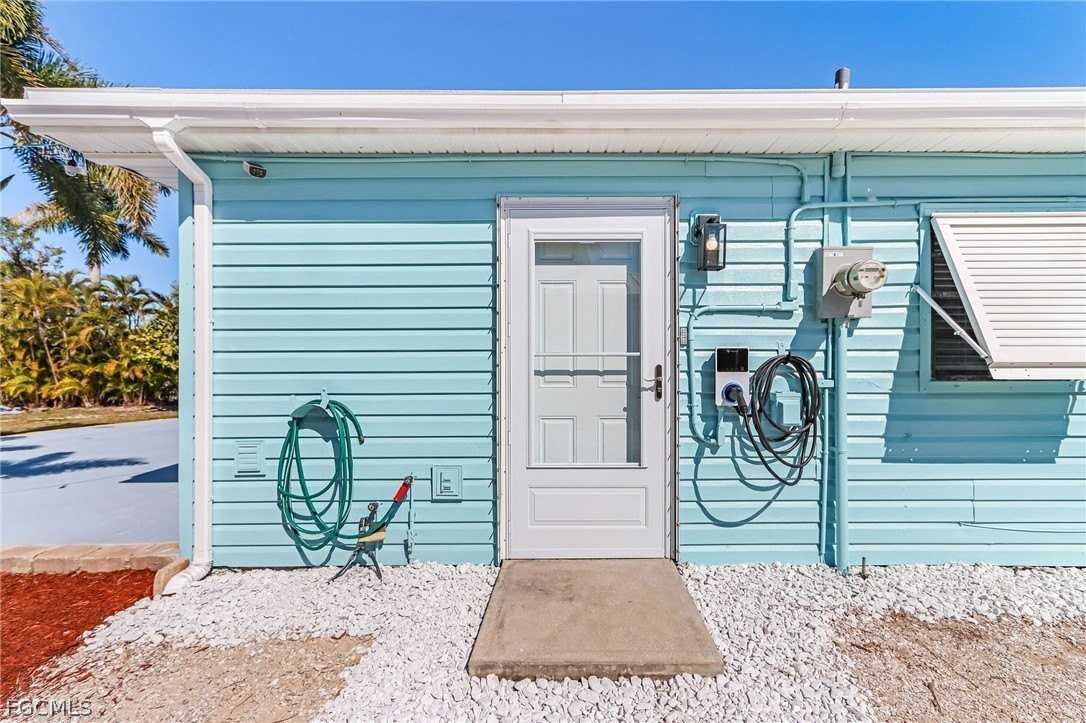 2371 Baybreeze St - Photo 3 of 33