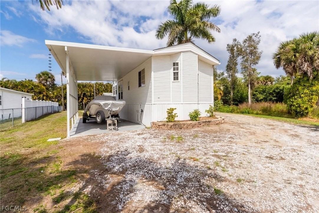 7270 Pinehurst Rd - Photo 3 of 25