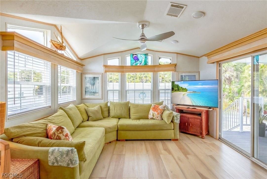 7270 Pinehurst Rd - Photo 4 of 25