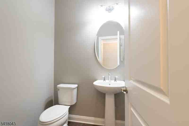 76 Van Cleef Dr - Photo 4 of 6