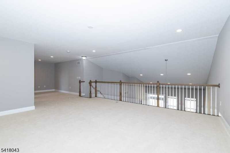 76 Van Cleef Dr - Photo 5 of 6