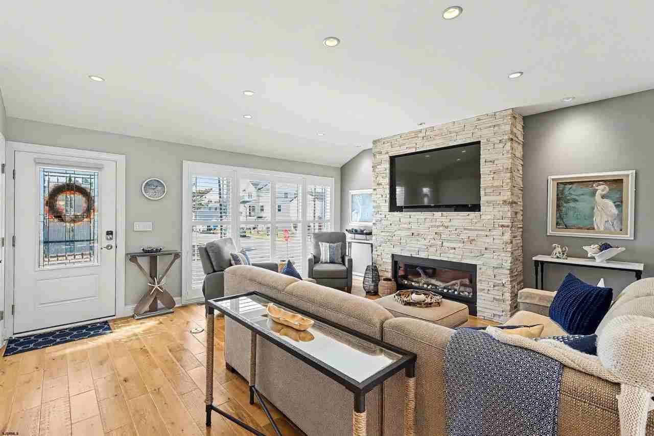 517 N Cornwall Ave - Photo 3 of 32