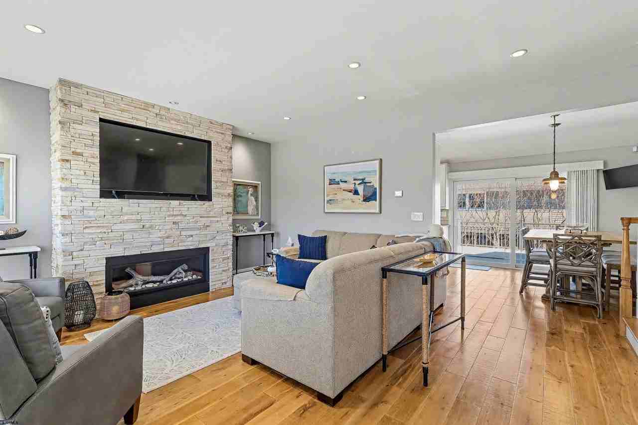 517 N Cornwall Ave - Photo 4 of 32