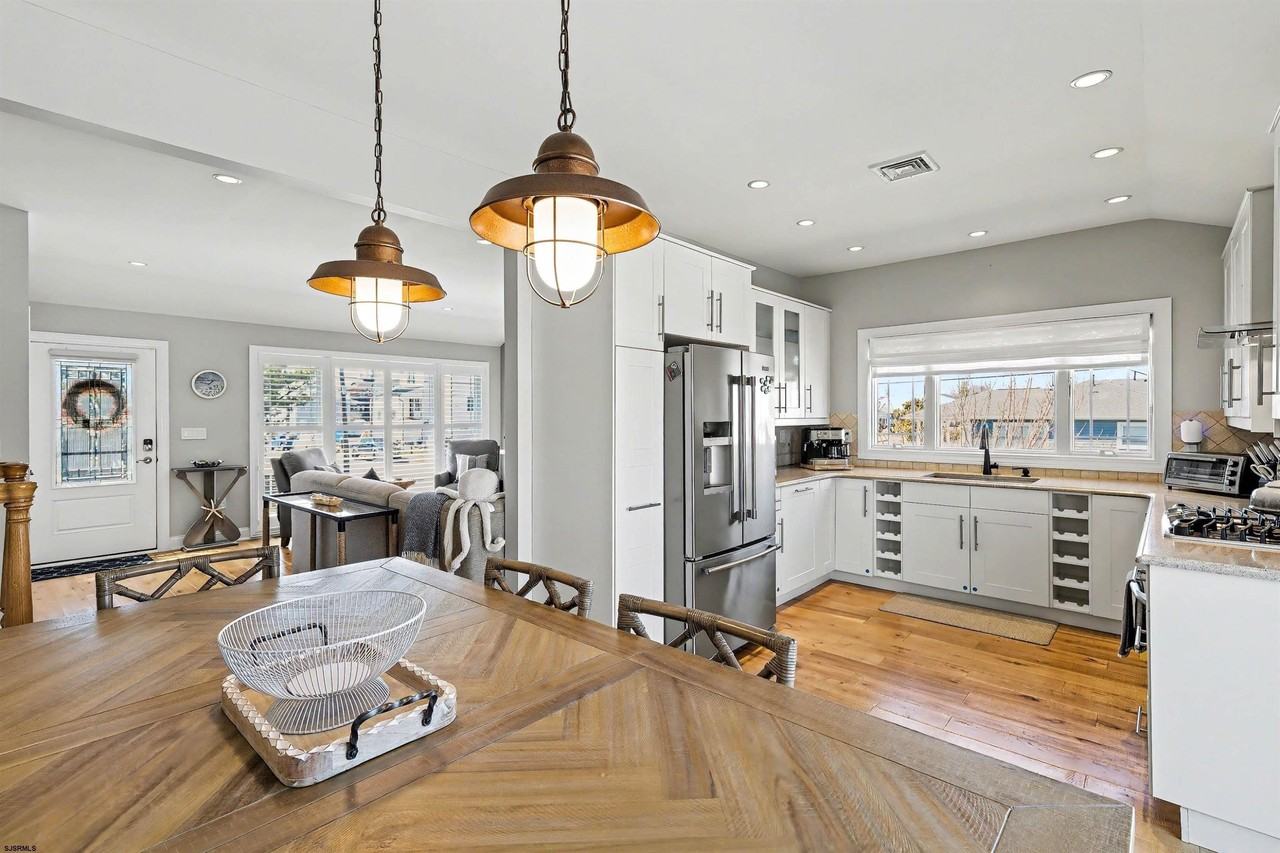 517 N Cornwall Ave - Photo 6 of 32