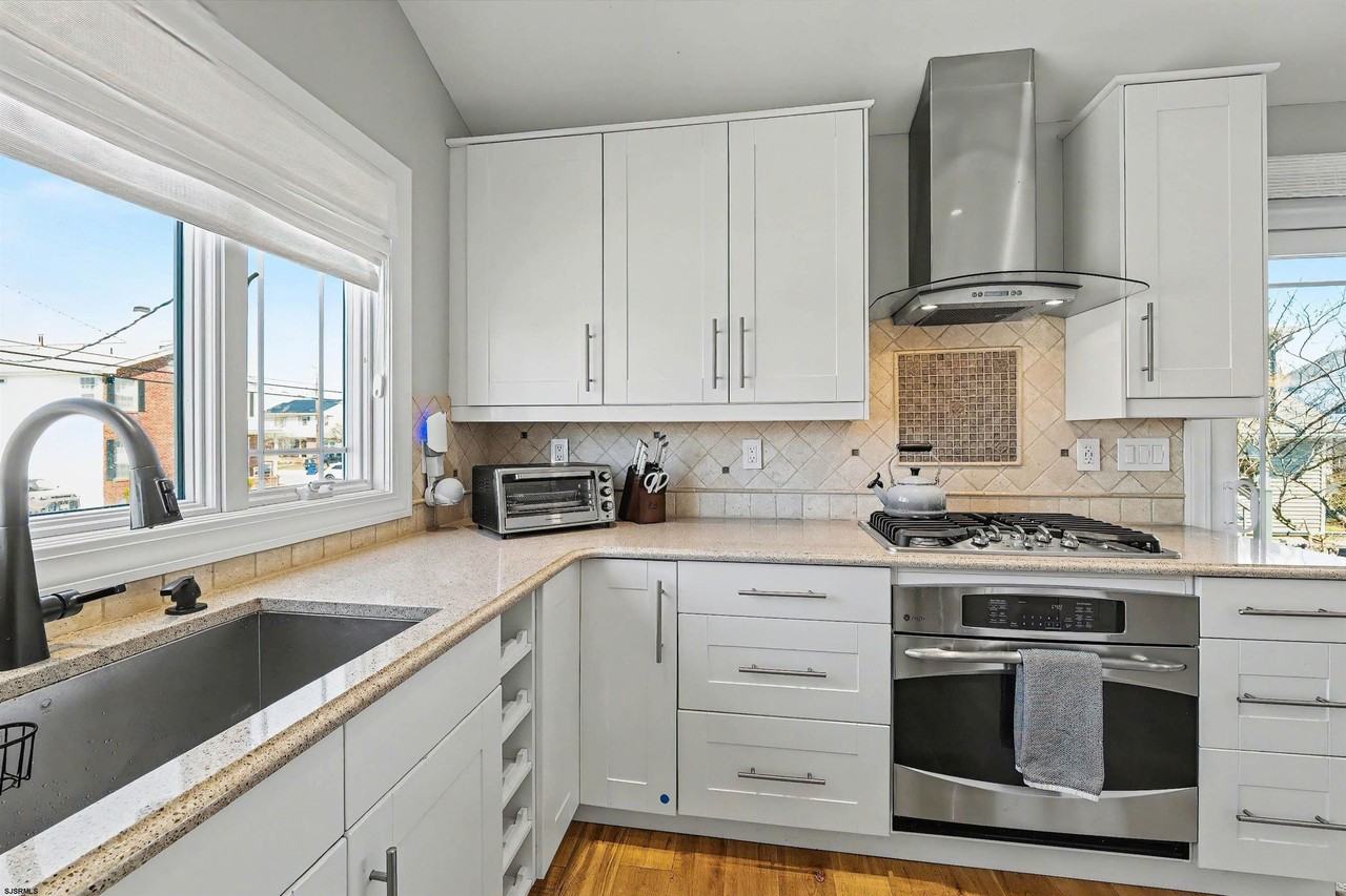 517 N Cornwall Ave - Photo 7 of 32