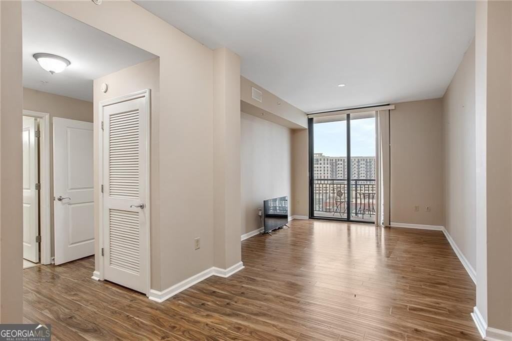 3040 Peachtree Rd Nw Unit 813 - Photo 2 of 16