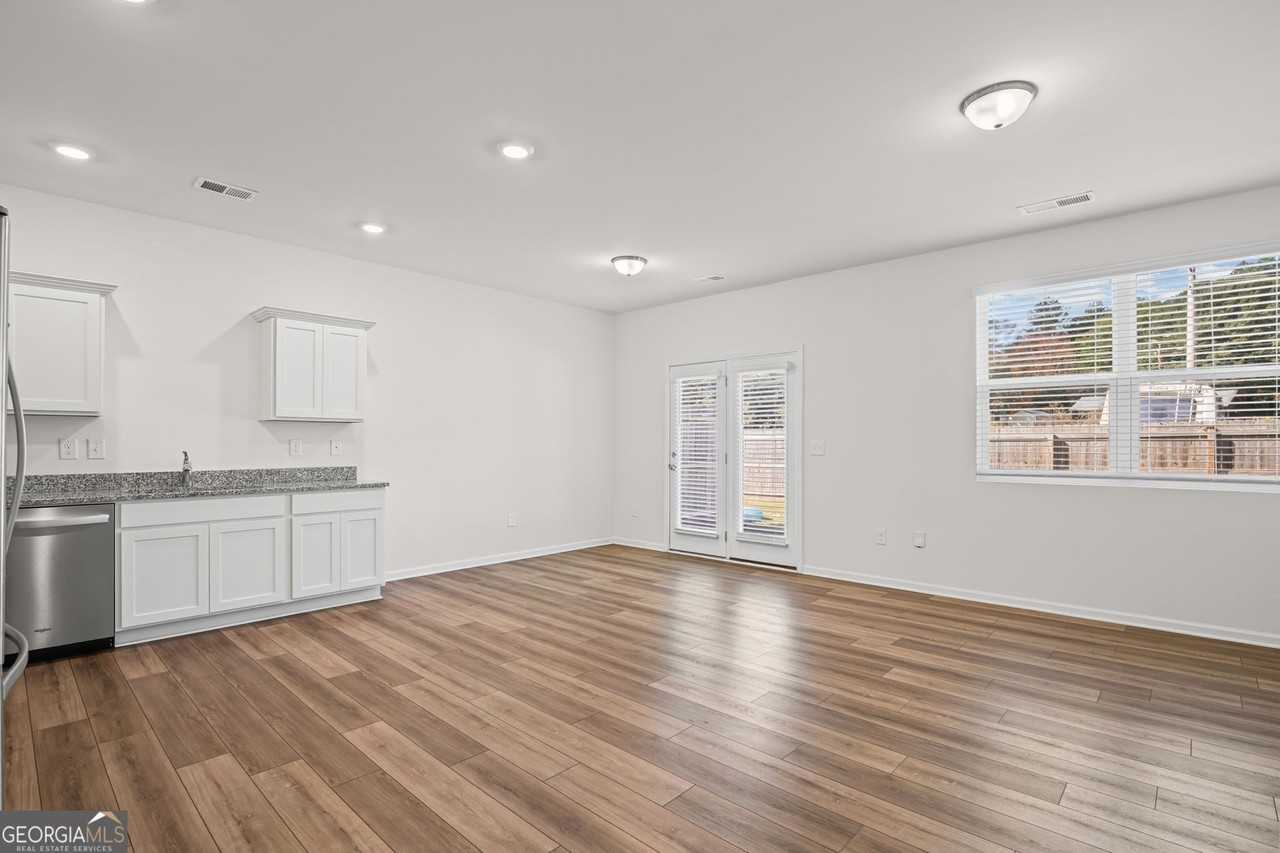 421 Union Station St - Photo 4 of 29