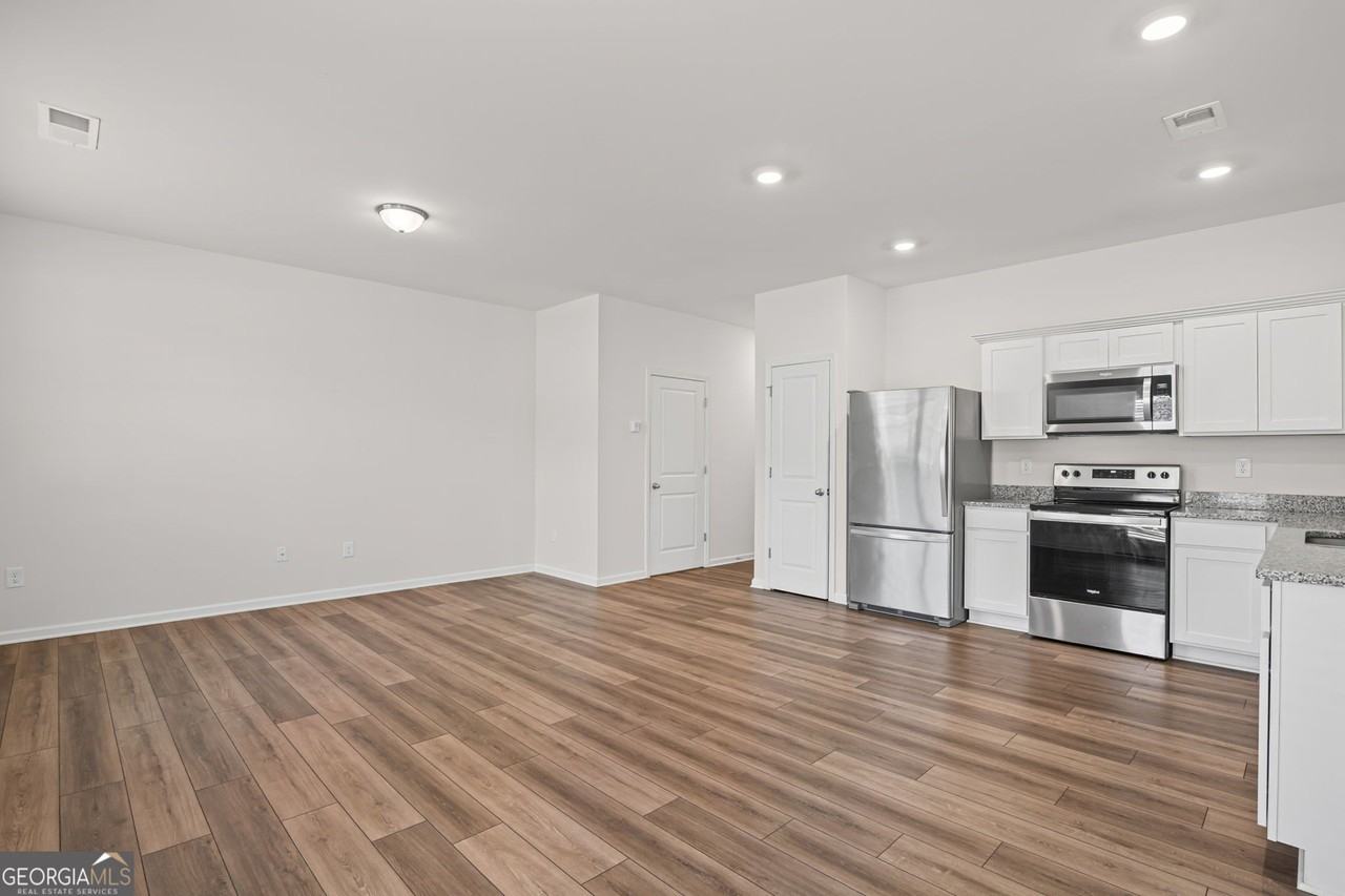 421 Union Station St - Photo 5 of 29