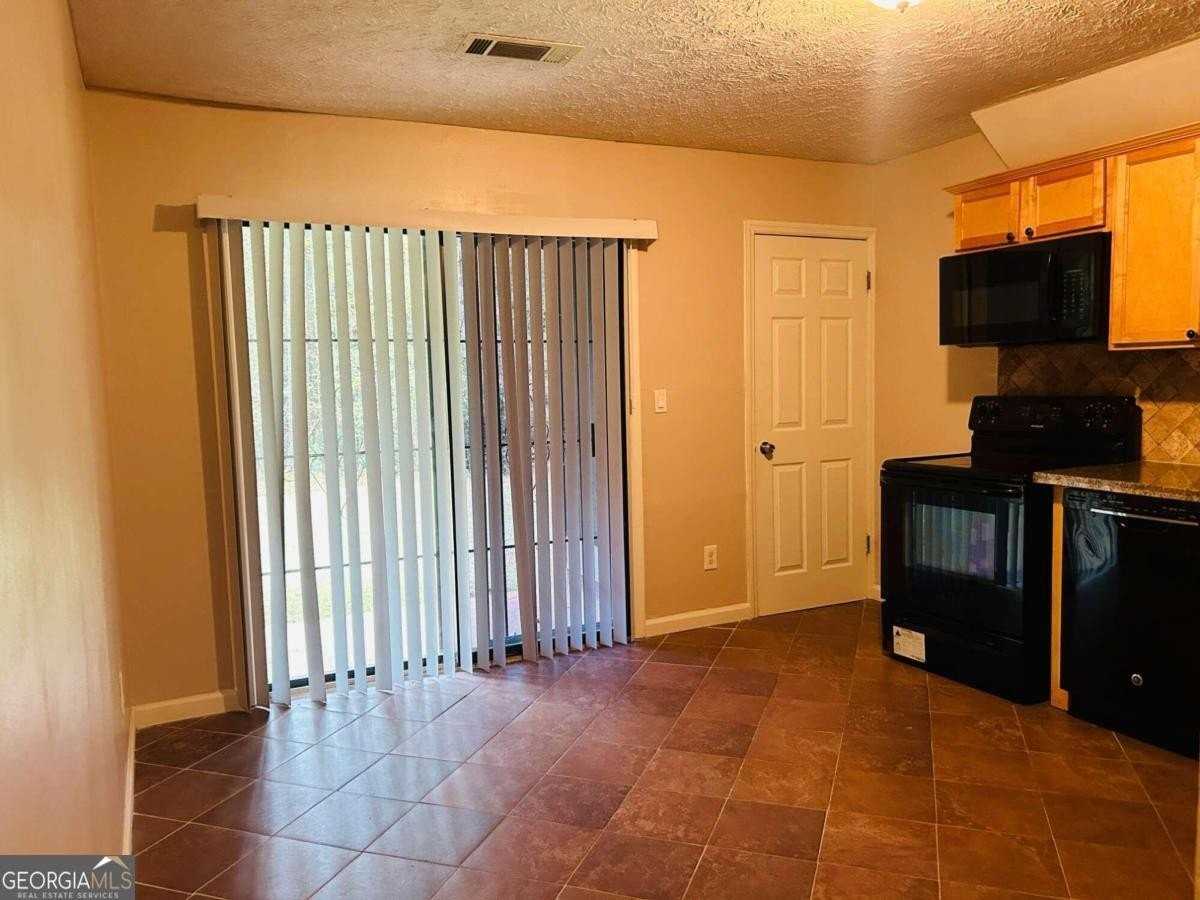 140 Summerwood Dr Unit 140 - Photo 5 of 25