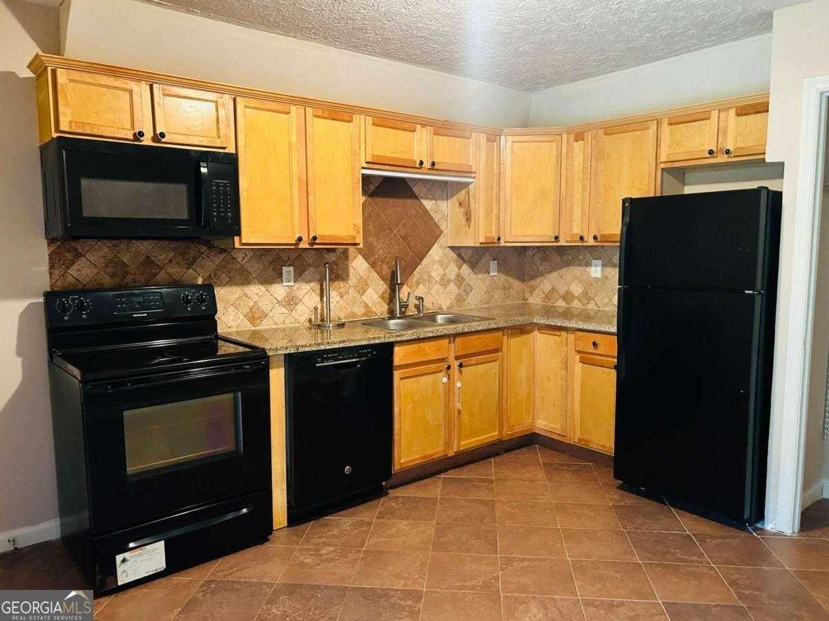 140 Summerwood Dr Unit 140 - Photo 6 of 25