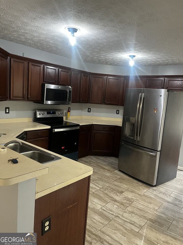 6675 Princeton Park Ct - Photo 3 of 9