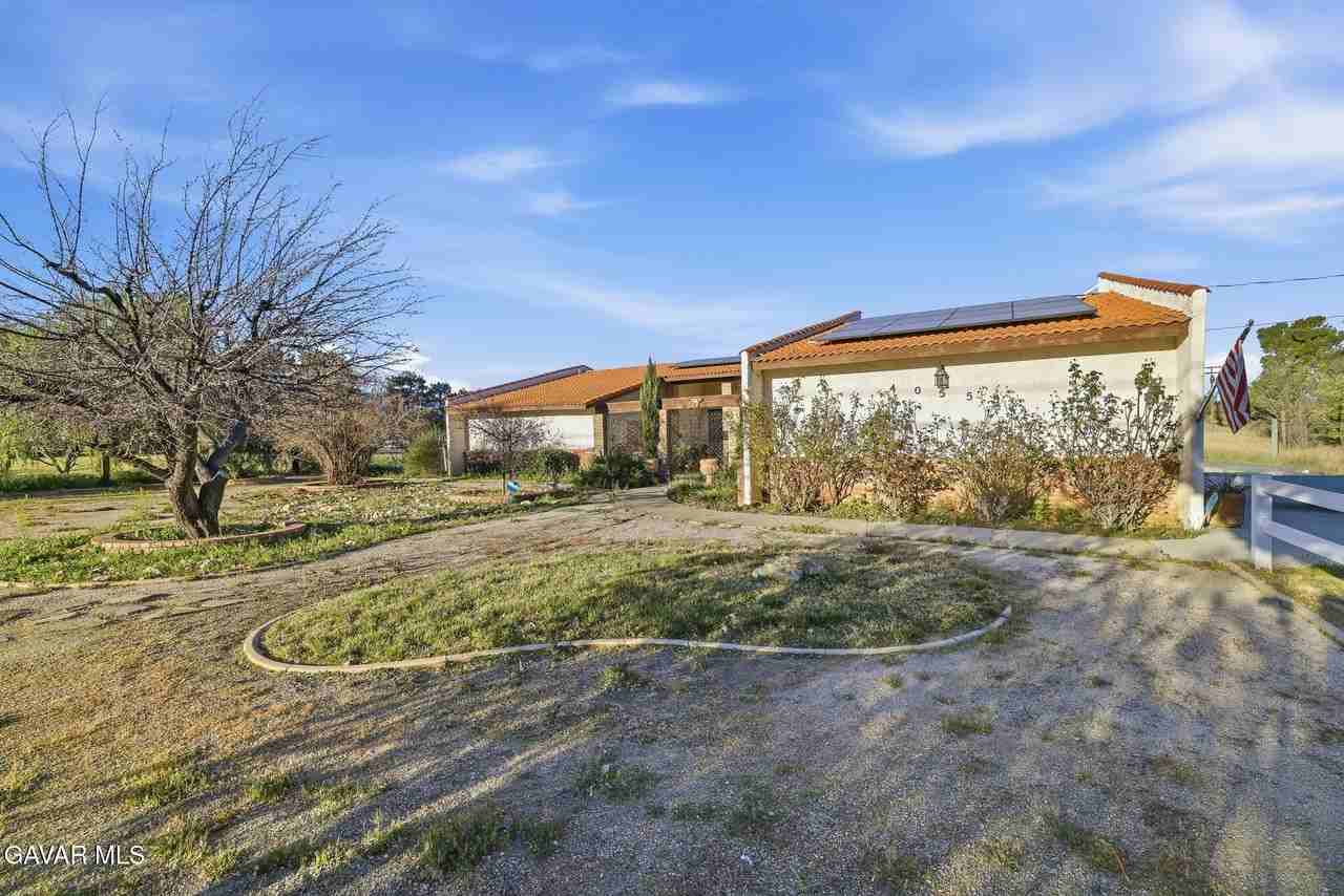 40555 20th St W - Photo 3 of 26