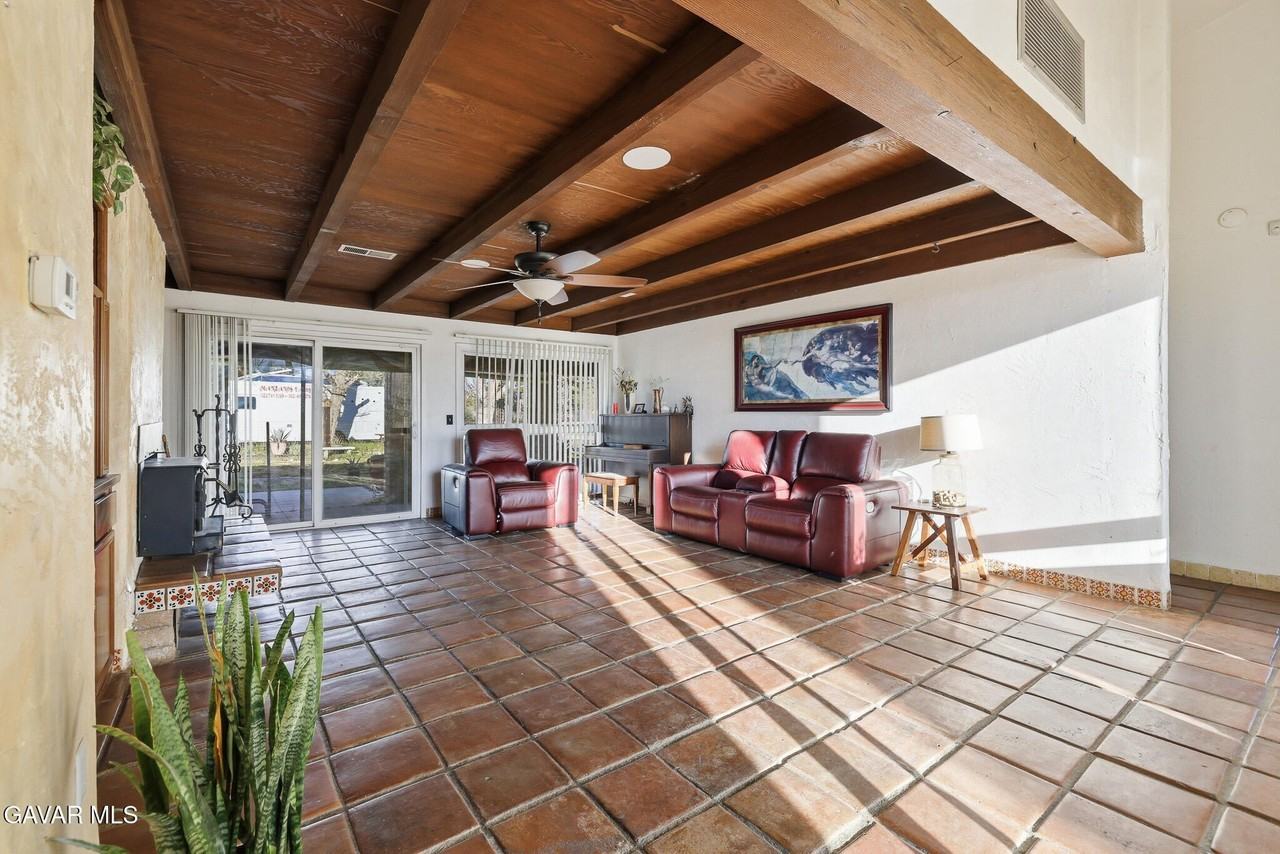 40555 20th St W - Photo 6 of 26