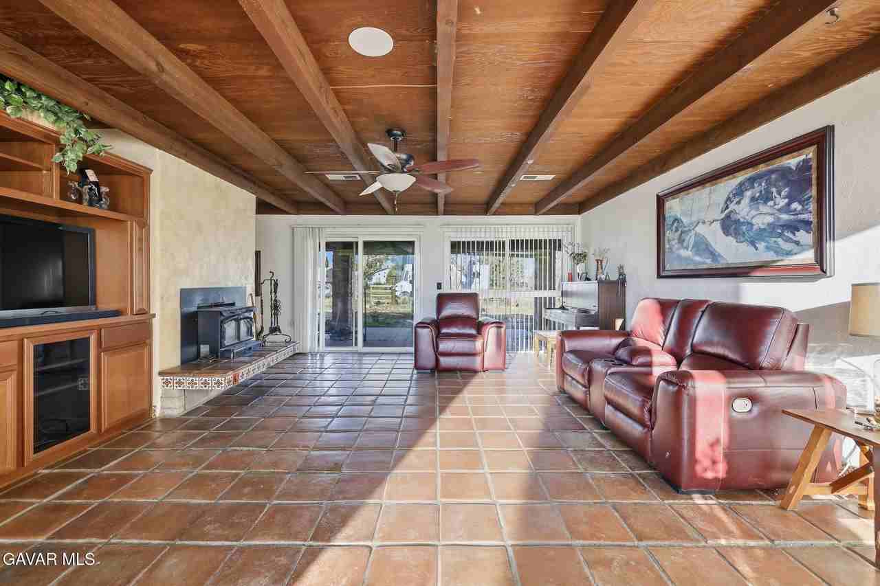 40555 20th St W - Photo 7 of 26