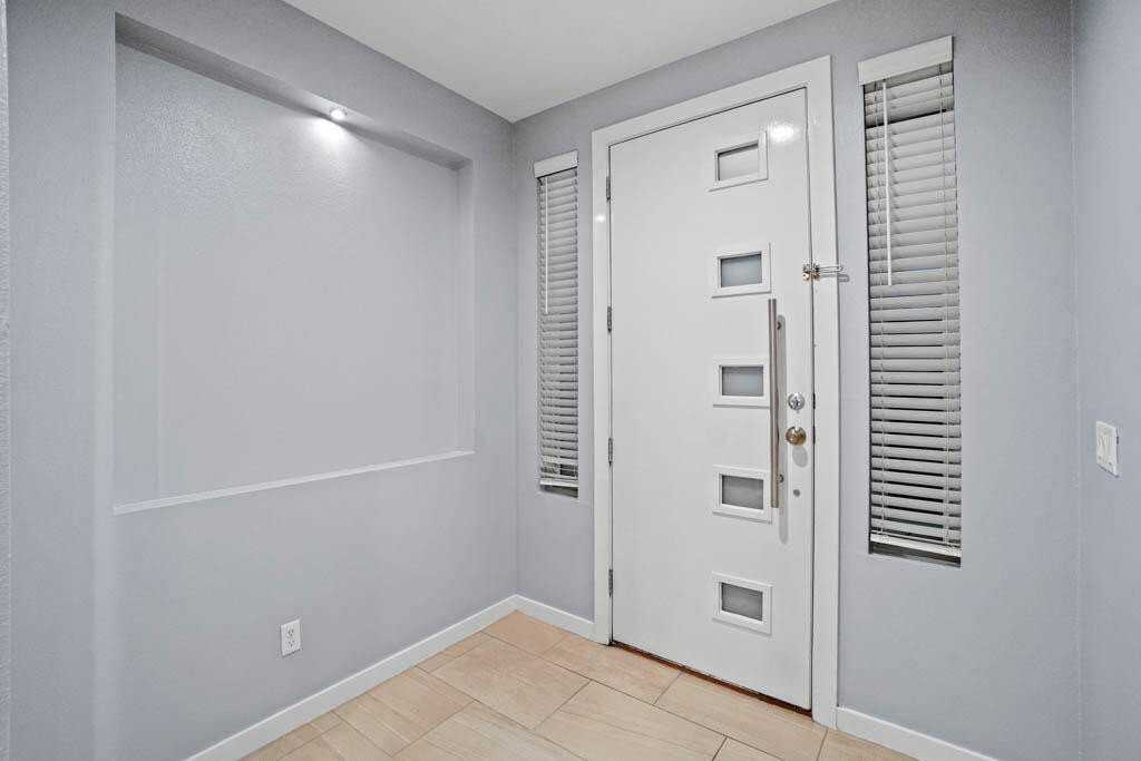 13847 Sandy Pine Way - Photo 3 of 36