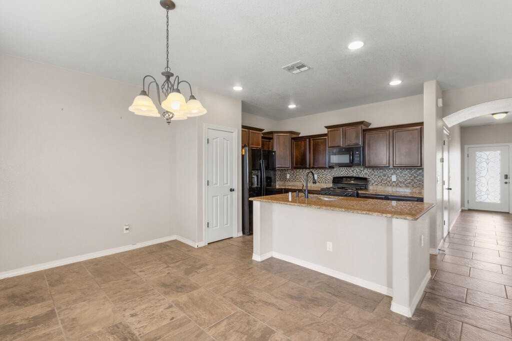 12664 Azulejos St - Photo 6 of 36