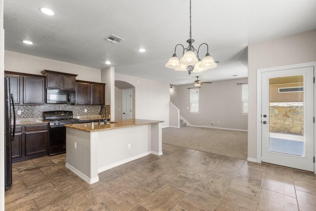 12664 Azulejos St - Photo 7 of 36