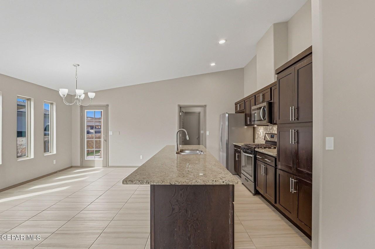 14929 Tierra Isaiah Ave - Photo 7 of 33