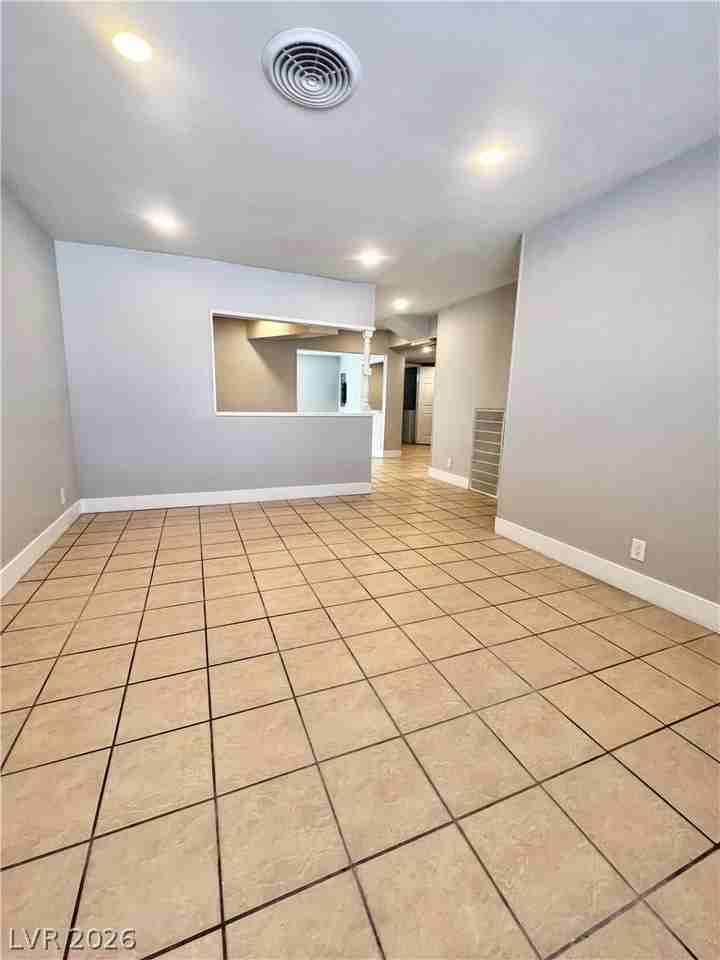 2624 Brady Ave - Photo 4 of 23