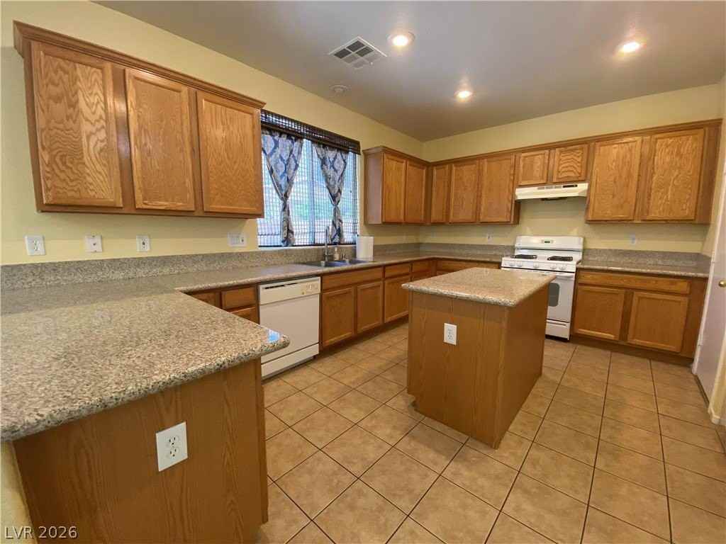 6157 Novelty St - Photo 7 of 24