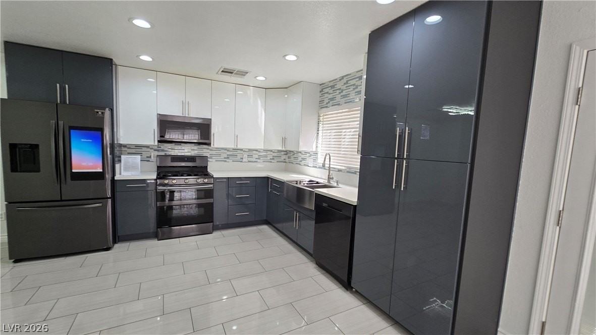 5256 Paradise Valley Ave - Photo 4 of 31