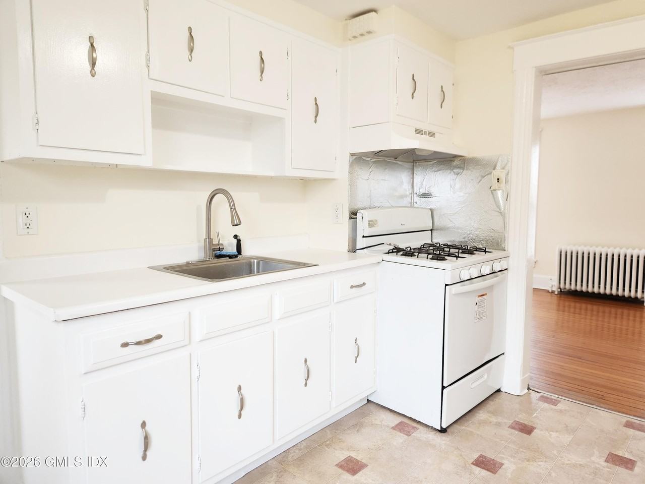 70 Pemberwick Rd #2R - Photo 2 of 10