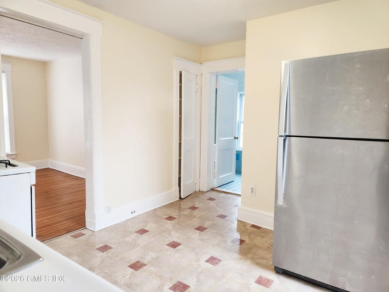 70 Pemberwick Rd #2R - Photo 3 of 10