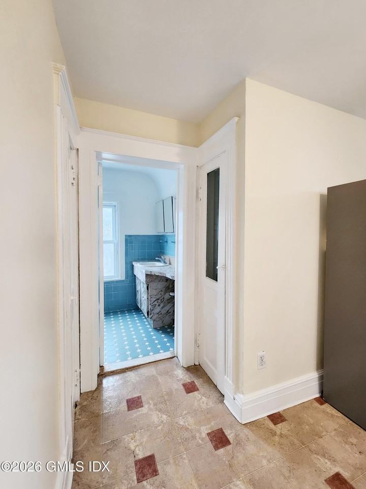 70 Pemberwick Rd #2R - Photo 5 of 10